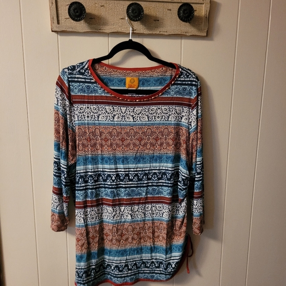 Rudy Rd. Woman 1X Top - Picture 3 of 7